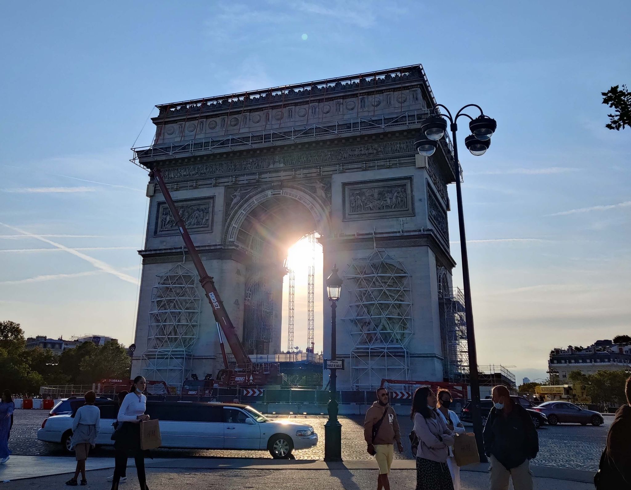 Arc de Triomphe - Future of Commuting